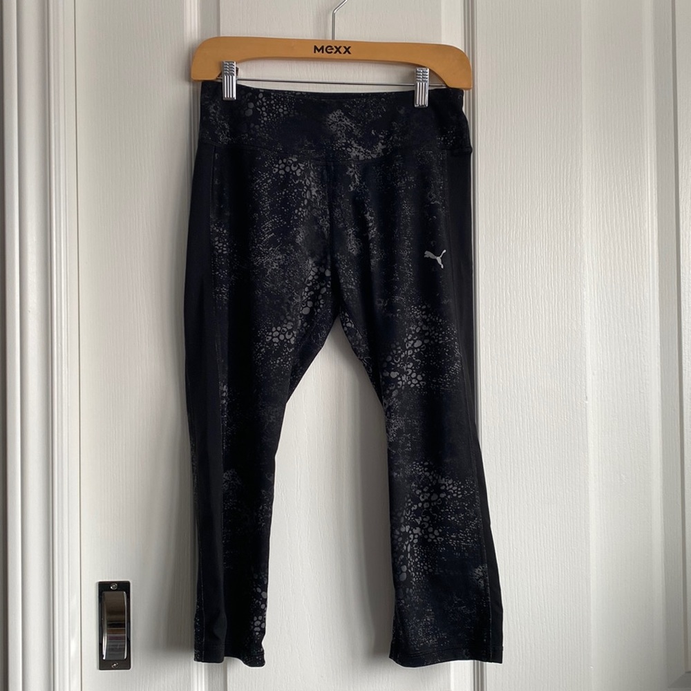 Puma - Dry Cell Workout Capri Leggings in Black & Grey